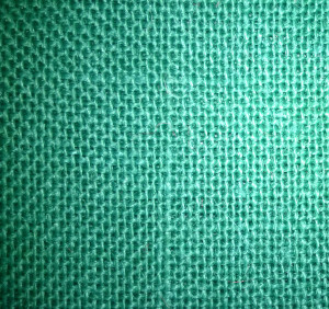 Цветная мешковина зеленого цвета.